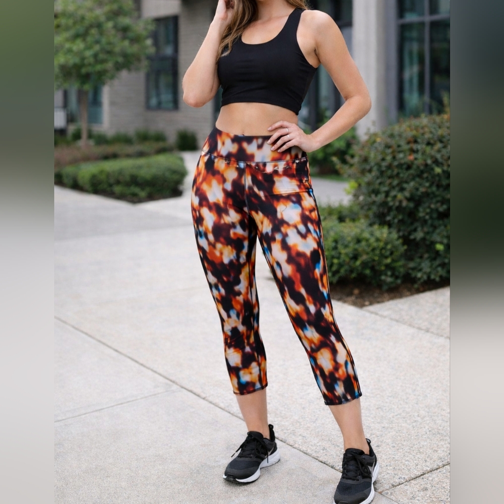Xersion Women High-Rise Abstract Flame Print Capri Leggings Orange/Brown Size XL